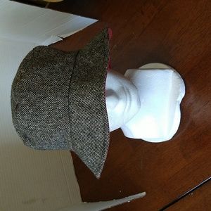 VGUC. Nine West bucket style hat.